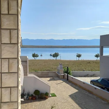 2 Bedroom Awesome In Apartman